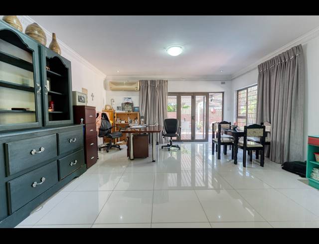 5 BEDROOM HOUSE FOR SALE IN BALLITO CENTRAL